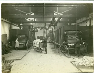 Sala di essiccazione, fabbrica di tappeti, 1923